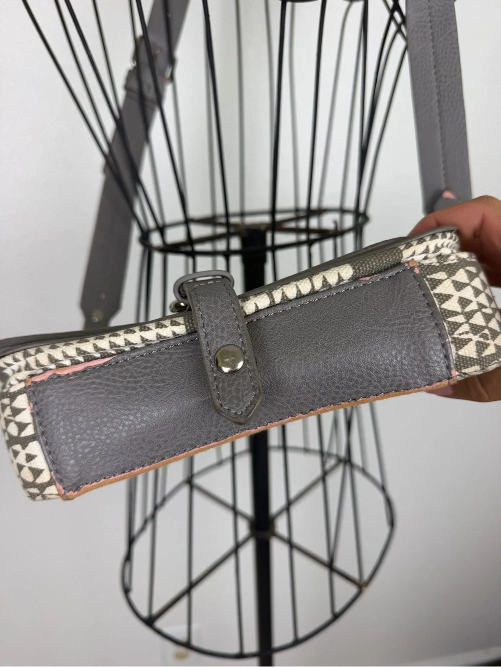 MANAOLA Hawaii Puaniu Crossbody Bag Nihu Ku
